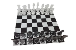 Набор напольных шахмат «Игра чемпионов»1