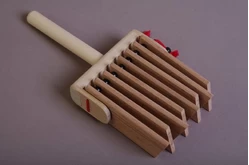 Трещотка пластинчатая на ручке (без росписи)1