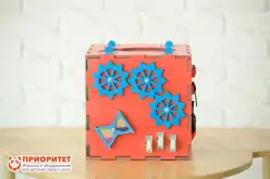 Бизиборд кубик развивающий Розовая фантазия Знайка1