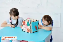 Бизиборд Кубик Полезная игра Знайка 25х25х25 см1