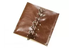 Рамка Монтессори со шнуровкой и крючками на коже1