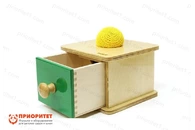 Коробочка Монтессори с вязаным мячиком