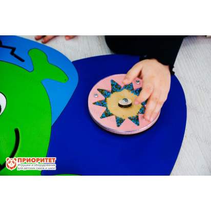 Бизиборд «Дружелюбный пришелец» с бисером