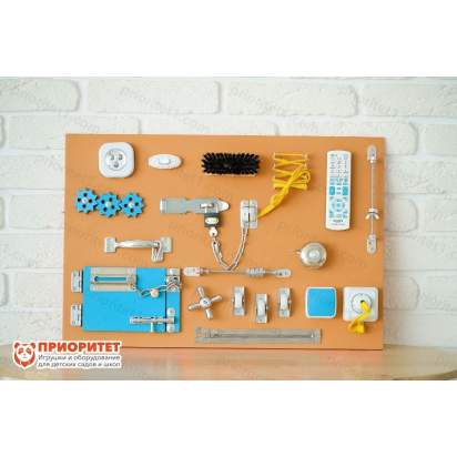 bizibord-korichnevyj-dlya-devochek-i-malchikov