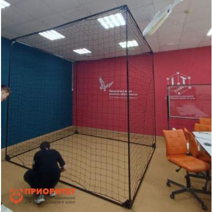 Сетчатый куб 3х3х3м для тестовых полётов в защищённом пространстве_1
