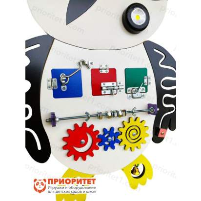 Бизиборд «Озорной воробей» вид вблизи