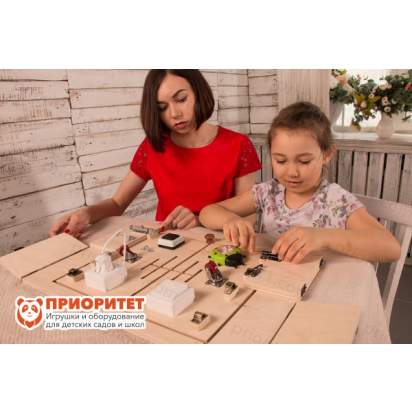 Развивающий бизиборд Домашний уют вид сбоку