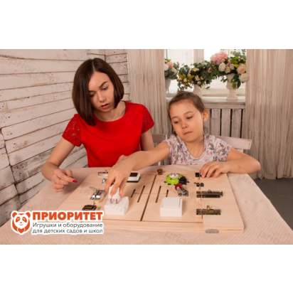 Развивающий бизиборд Домашний уют вид спереди