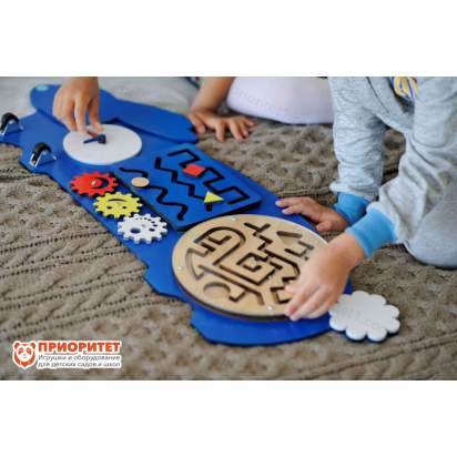 Бизиборд «Ловкий зайчик» вид сбоку