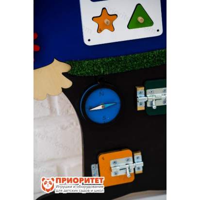 Бизиборд «Отважный моряк» со шпингалетами