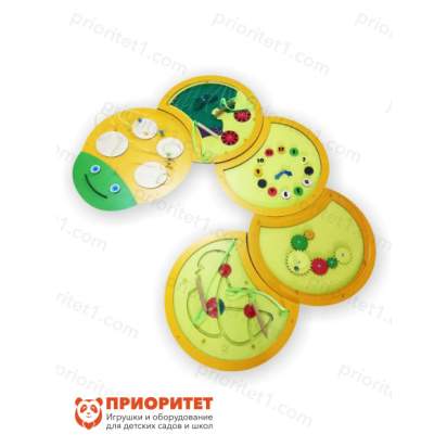 Тактильно-развивающая панель «Радостная гусеничка»