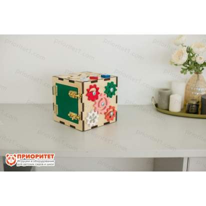 Бизикуб Полезная игра вид справа