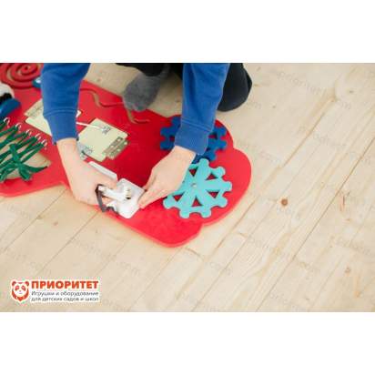 Бизиборд Красная машинка с розеткой