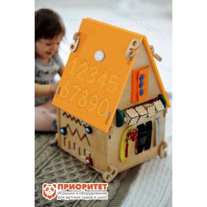 bizidom-veselye-tcifry-oranzhevaya-krysha-2-1