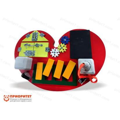 Бизиборд «Красное сердце» общий вид