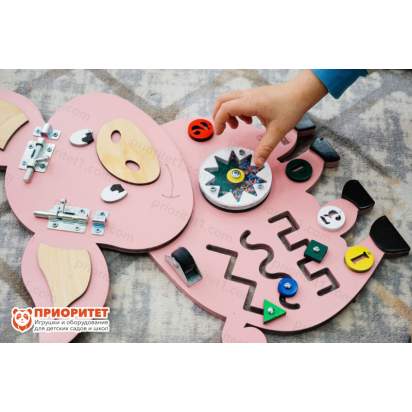 Бизиборд «Смелый поросёнок» вид сверху