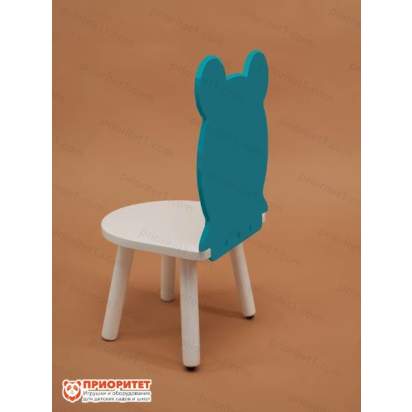 stul-mishka-belyj-s-biryuzovoj-spinkoj