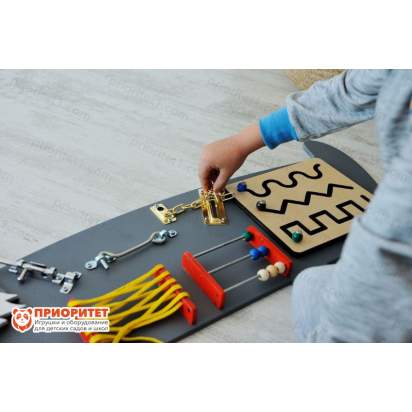 Бизиборд «Серенький волчок» с замочками