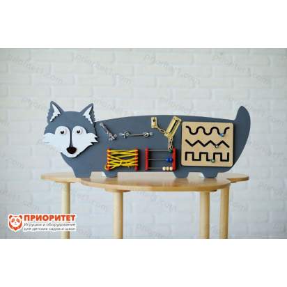 Бизиборд «Серенький волчок» общий вид
