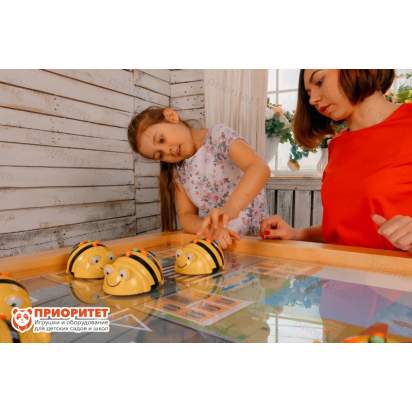 Лого-робот пчелка вид слева