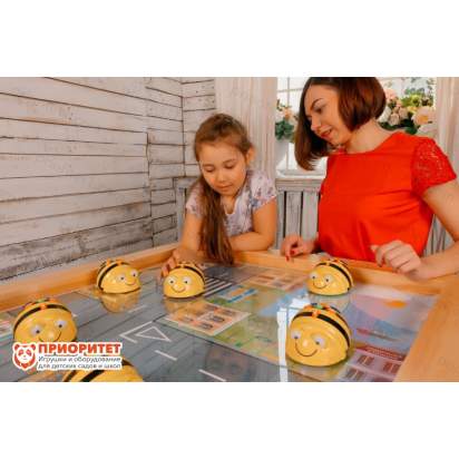 Лого-робот пчелка на батарейках желтого цвета