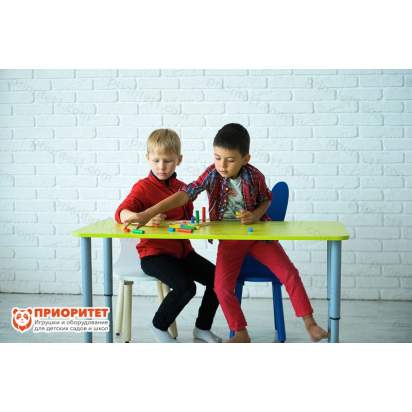 Детский стол на регулируемых ножках вид спереди