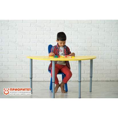 Детский стол полукруглы на регулируемых ножках вид спереди