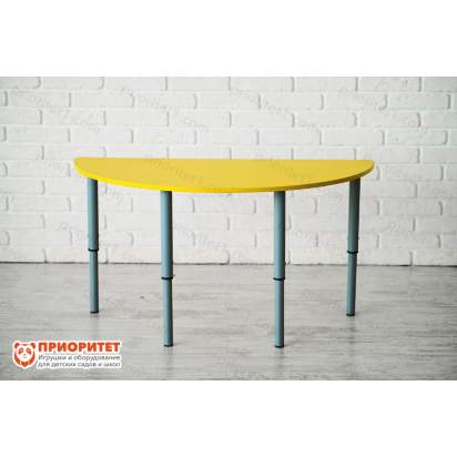 Детский стол полукруглы на регулируемых ножках общий вид