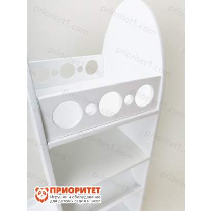 Гардеробная для девочек с полками