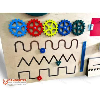 Тактильно-развивающая панель «Дети играют» вид вблизи