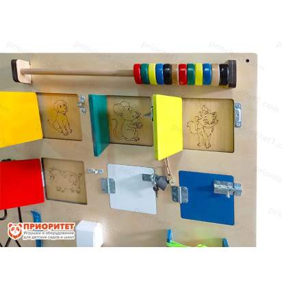 Тактильно-развивающая панель «Дети играют» для детского сада